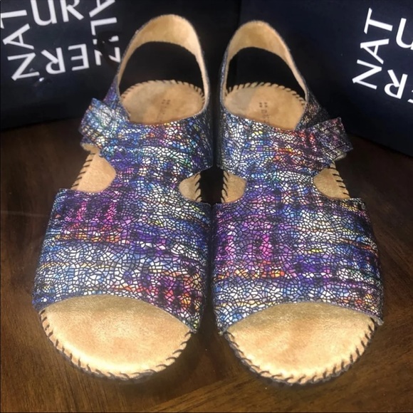 Naturalizer Scout Wide Sandals - Picture 6 of 9